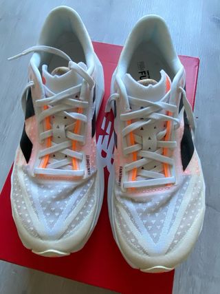 Zapatilla New Balance Fuelcell Rebel v4 Talla 42