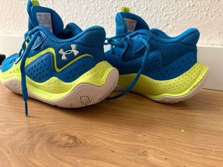 Botas zapatillas de Baloncesto. Under Armour