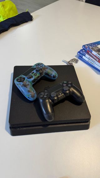 Consola PS4 + 2 Mandos 1TB