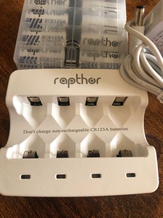 Carregador de Pilhas Rapthor 750mAh