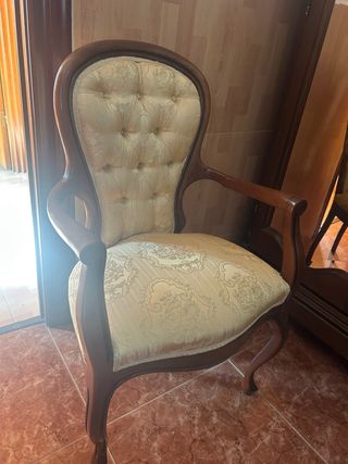 Sillón antiguo tapizado