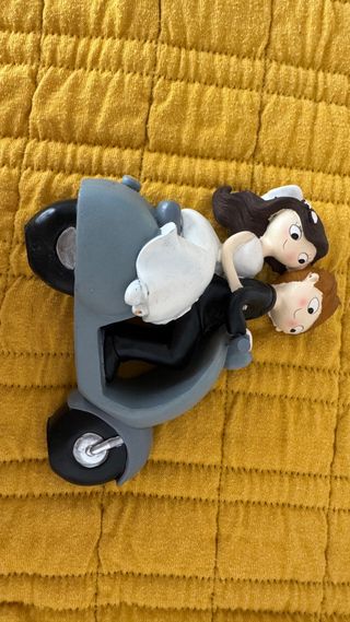 Figuras novios en moto