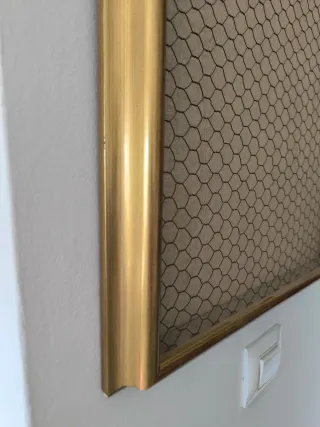 Marco para pendientes dorado y beige