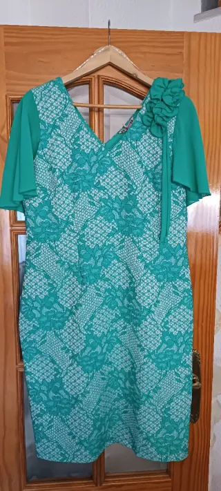 Vestido verde de fiesta con encaje