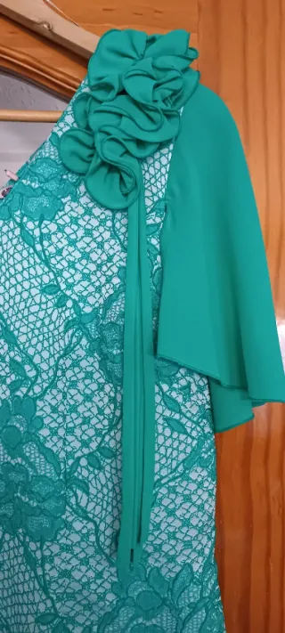 Vestido verde de fiesta con encaje