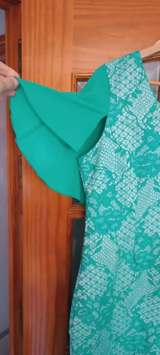 Vestido verde de fiesta con encaje