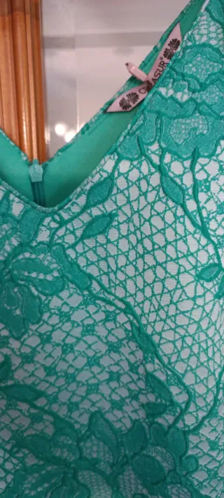 Vestido verde de fiesta con encaje