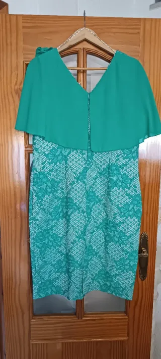 Vestido verde de fiesta con encaje