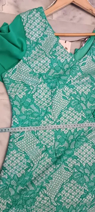 Vestido verde de fiesta con encaje