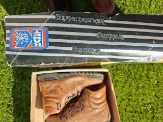 Botas de montaña marrones