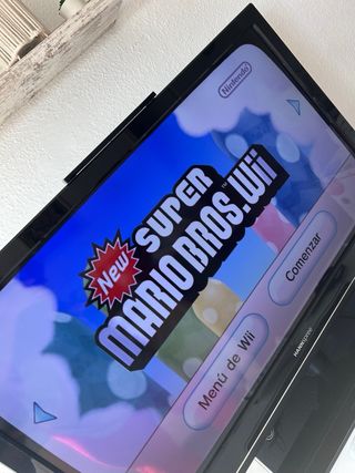 New Super Mario Bros. Wii + Grip Blanco