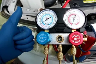 Carga y reparación de aire acondicionado de coches