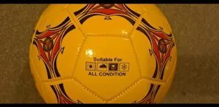 3 Palloni da Calcio (Giallo, Rosso, Bianco/Nero)