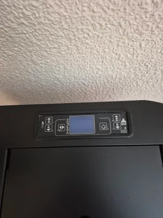 Chimenea de pellets gris. Aspirador chimenea.