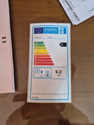 Chimenea de pellets gris. Aspirador chimenea.