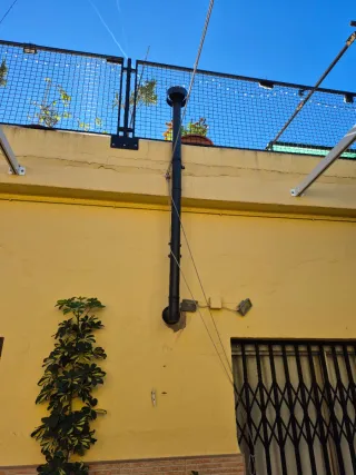 Chimenea de pellets gris. Aspirador chimenea.