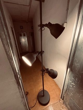 Lámpara de pie Ikea estilo industrial