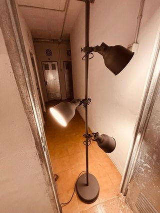 Lámpara de pie Ikea estilo industrial