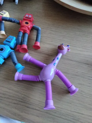 Muñecos Robot y Jirafa Extensibles