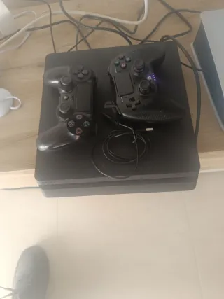 Consola PS4 Slim 1TB Negra + dos mandos +Fifa 25