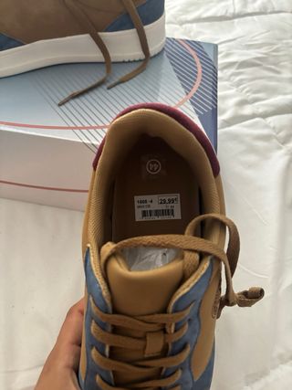 Zapatillas Marrones y Azules