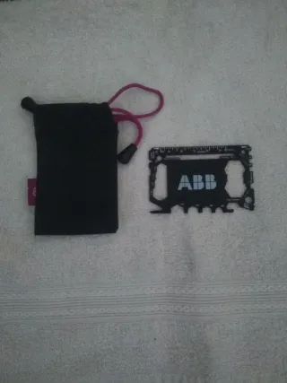 Herramienta multiusos tipo tarjeta ABB