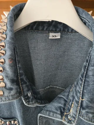 Vestido vaquero largo con tachuelas