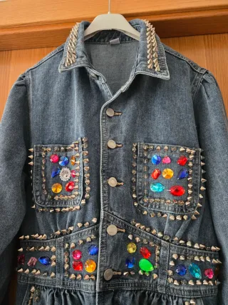 Vestido vaquero largo con tachuelas