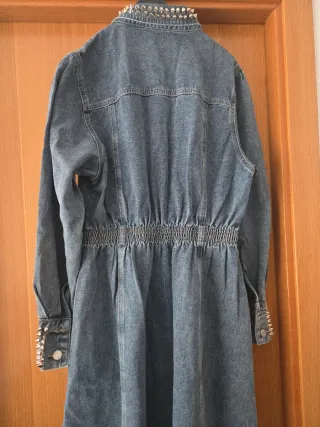 Vestido vaquero largo con tachuelas
