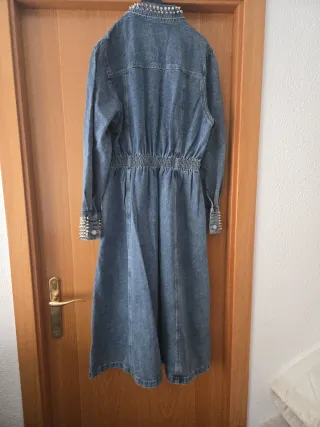 Vestido vaquero largo con tachuelas