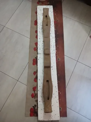 Giogo per buoi in legno intagliato a mano