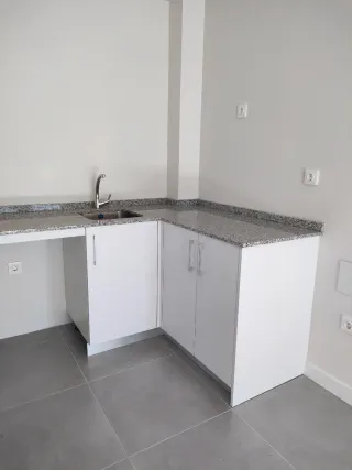 Muebles de cocina blancos.