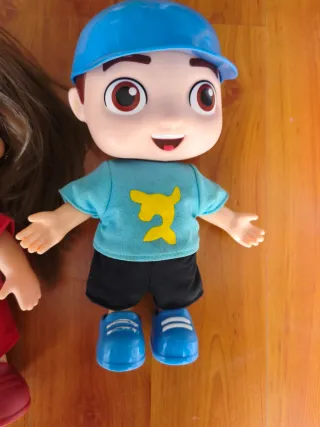 Bonecos Lucas Neto e Gi