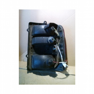 Piloto trasero izquierdo Nissan Serena (C2