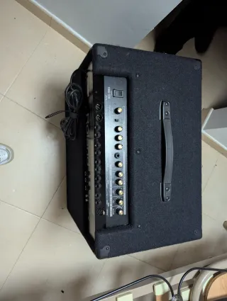 Amplificador Roland KC-550 Negro