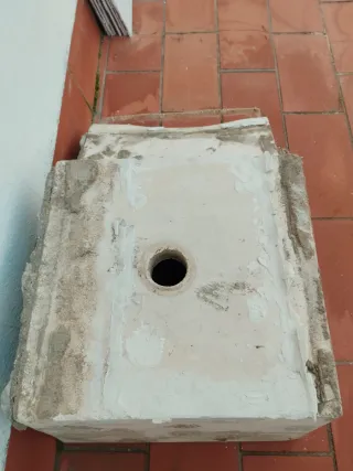 Pila de lavar ropa de cemento