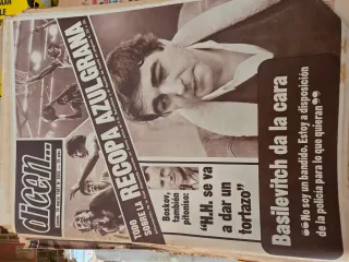 Espectacular lote de periódicos antiguos.