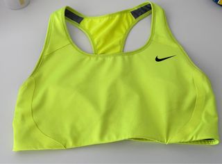 Top deportivo Nike amarillo talla xs