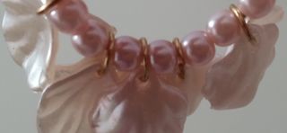 Duo de Pendientes aro perlas y pétalos rosa