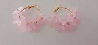 Duo de Pendientes aro perlas y pétalos rosa