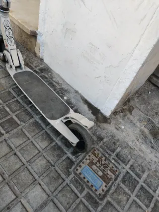 Patinete plegable plateado