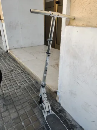 Patinete plegable plateado