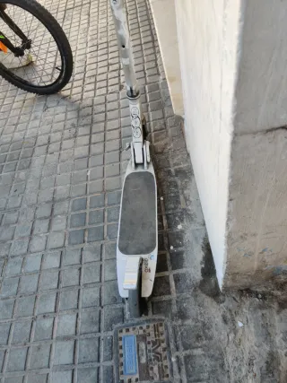 Patinete plegable plateado