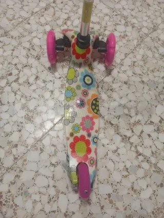 Patinete 3 ruedas niña flores