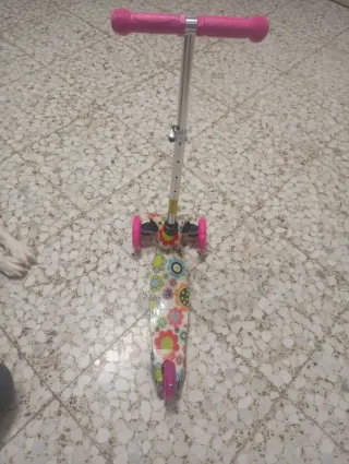 Patinete 3 ruedas niña flores