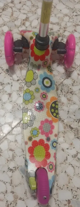 Patinete 3 ruedas niña flores