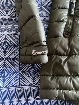 Abrigo Superdry verde con capucha