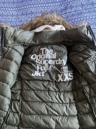 Abrigo Superdry verde con capucha