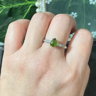 Anillo de acero inoxidable con Diópsido natural