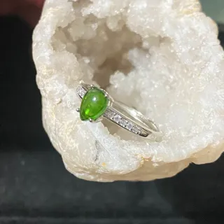 Anillo de acero inoxidable con Diópsido natural